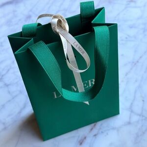 La Mer gift bag with ribbon